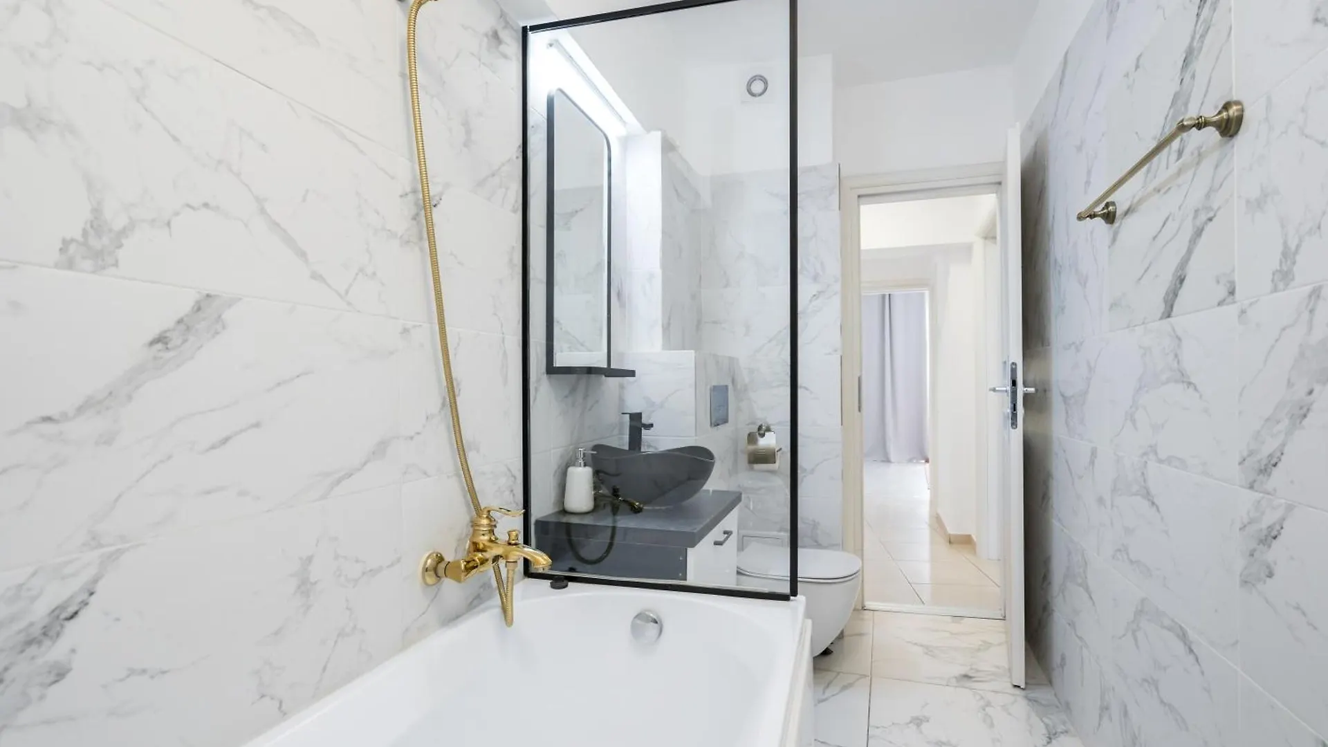 Big Central Apartment - 3Br - Piata Unirii Bucharest